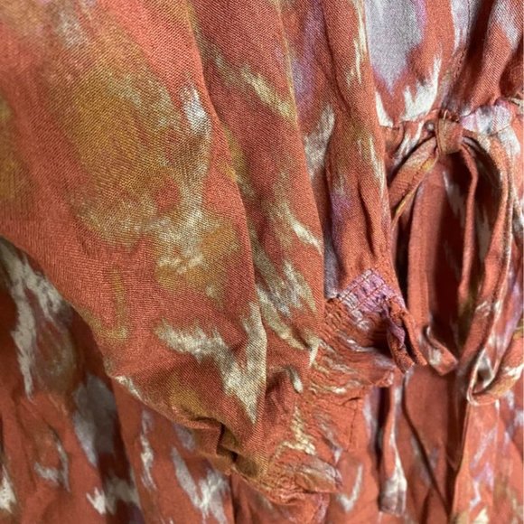 Torrid  Ikat Print Peasant Top NWOT Size 2 (18-20) - Picture 7 of 9